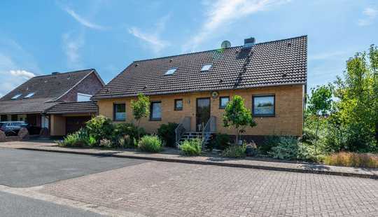 Bild von Familienglück mit Wintergarten: Gepflegtes Haus mit Einliegerwohnung und vielseitigen Möglichkeiten.