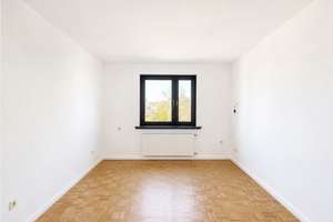 Sofort freie 2,5-Zimmer-Wohnung mit großem Balkon, Einbauküche und Aufzug – Höherweg 33, 40233 Flingern Süd, Düsseldorf – Vorschaubild 4