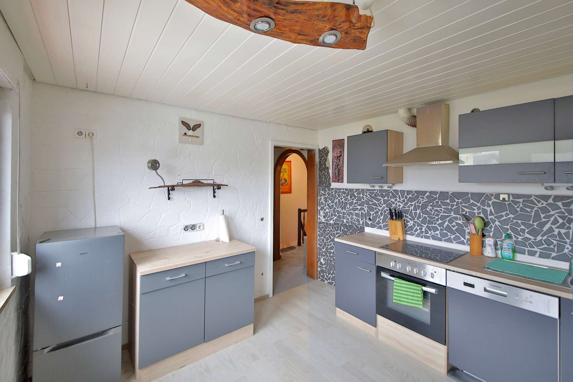 Immobilie in Keltern - Ihr Zuhause mit Perspektive: Charmante Doppelhaushälfte mit Garten in Keltern-Weiler - Bild 2