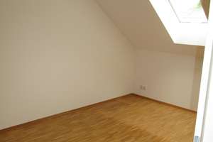 Sehr schöne helle 2 Zi. - DG-Wohnung mit Balkon in Untergiesing-Harlaching – Naupliastr. 9, 81547 Neuharlaching, München – Vorschaubild 2