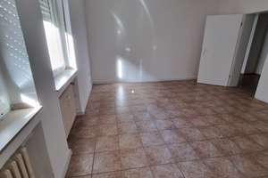 Erdgeschoss  - 88 m2  - zentrale Lage - 3 ,5 Zimmer