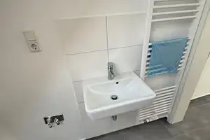 Kernsanierte 2-Zimmer-Dachgeschosswohnung in Köln Höhenberg – Nürnberger Straße 8, 51103 Köln – Vorschaubild 13