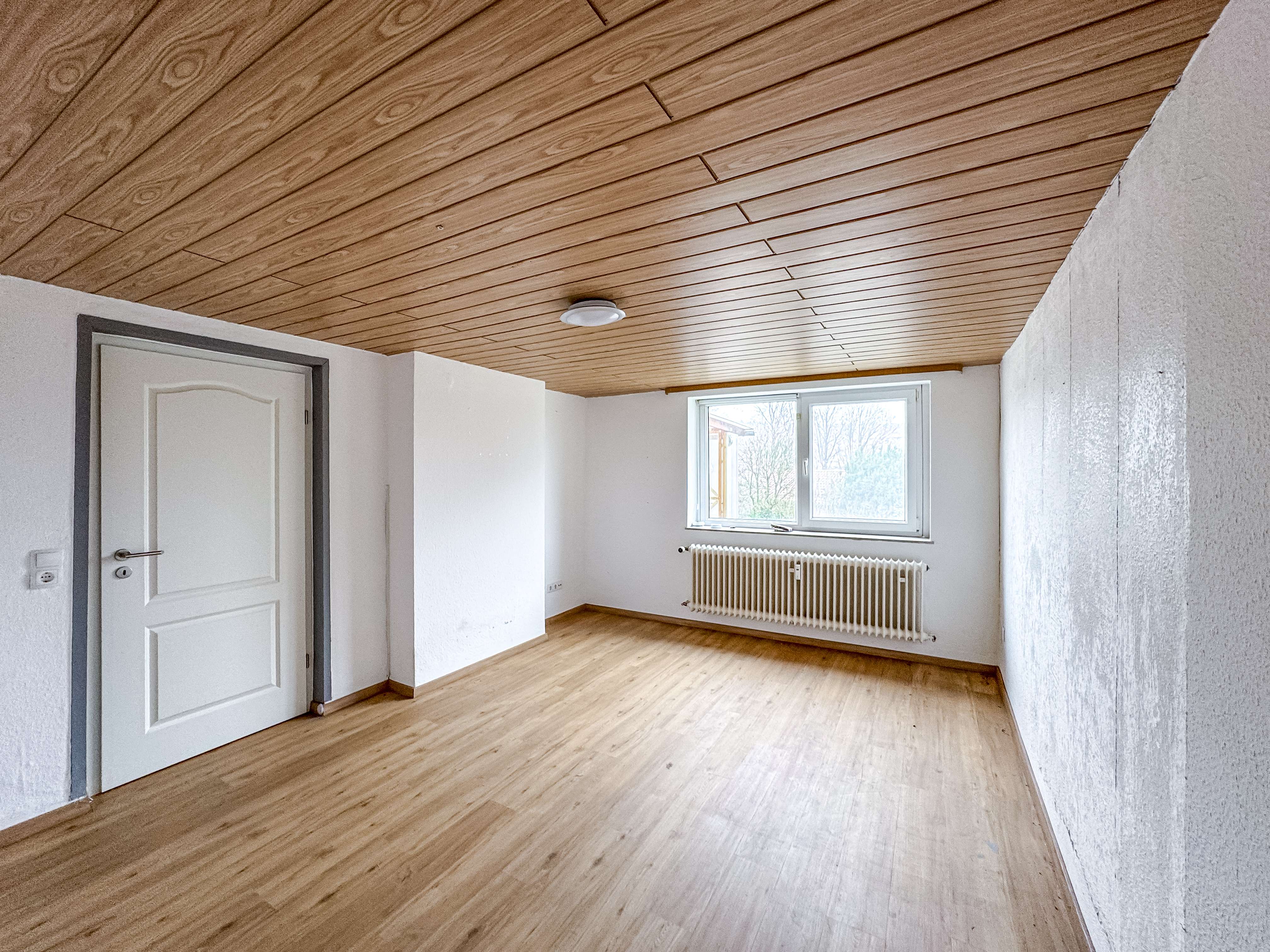 Sanierungsobjekt mit Potenzial: 4-Zimmer-Wohnung mit Garten & Wintergarten, Calw Kreis – Bild 4