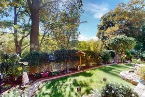 Gepflegte Split-Level-Wohnung mit Garten und Blick auf die Wörthspitze