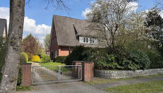 Bild von Von privat / Charmante Mehrfamilienhausvilla in absolut ruhiger Lage / Volksdorf - Hortslooge 32