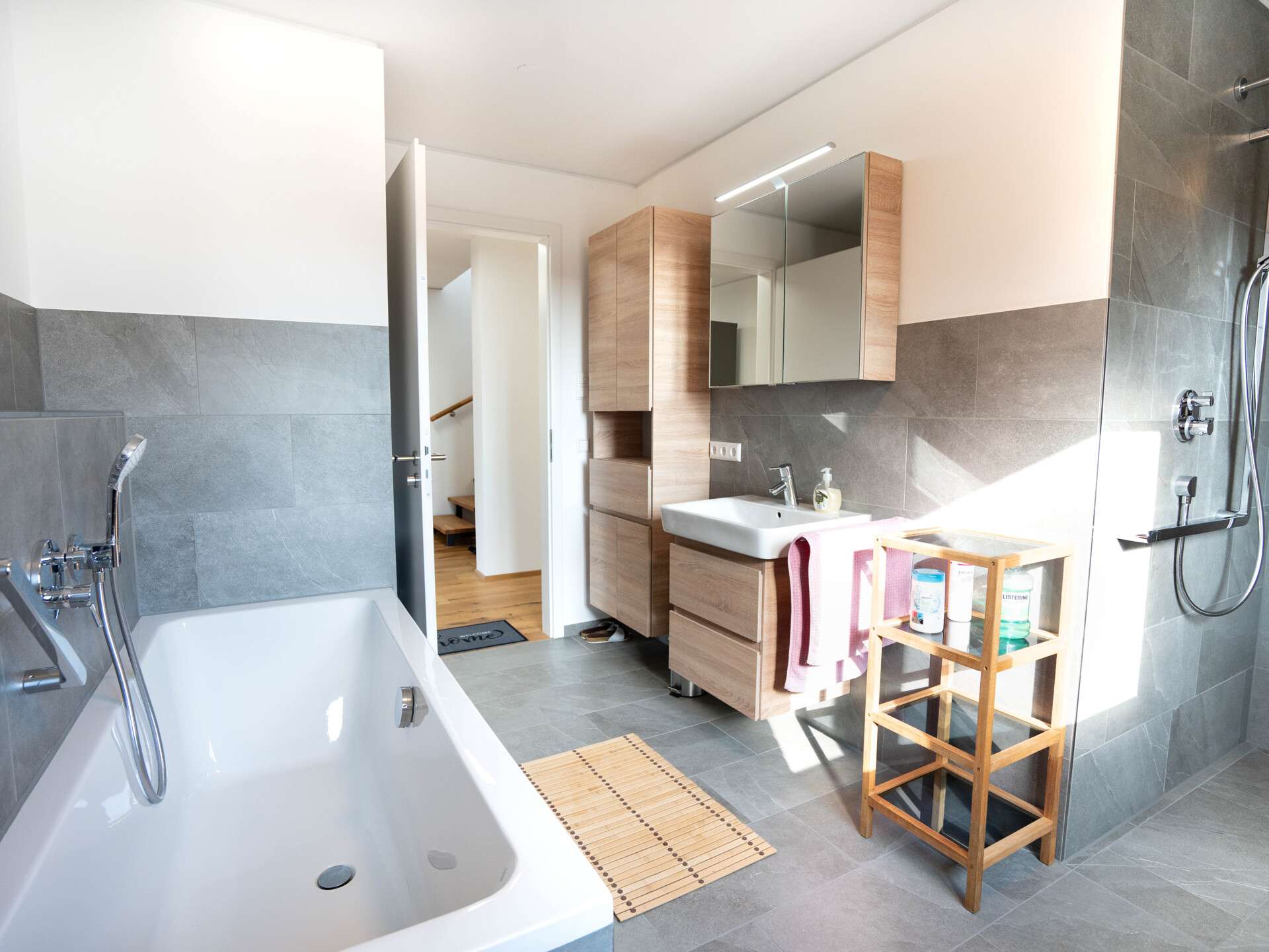 Immobilie in Wolfegg - Penthousewohnung mit Dachterrasse und Blick ins Grüne + TG-Platz und Außenstellplatz - Bild 1