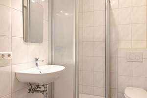 SOFORT BEZUGSFREI: Große 2-Zimmer-Wohnung mit Loggia & TG-Stellplatz in zentralster Lage Heidelbergs – Die vollständige Adresse der Immobilie erhältst du vom Anbieter., 69115 Weststadt, Heidelberg – Vorschaubild 9