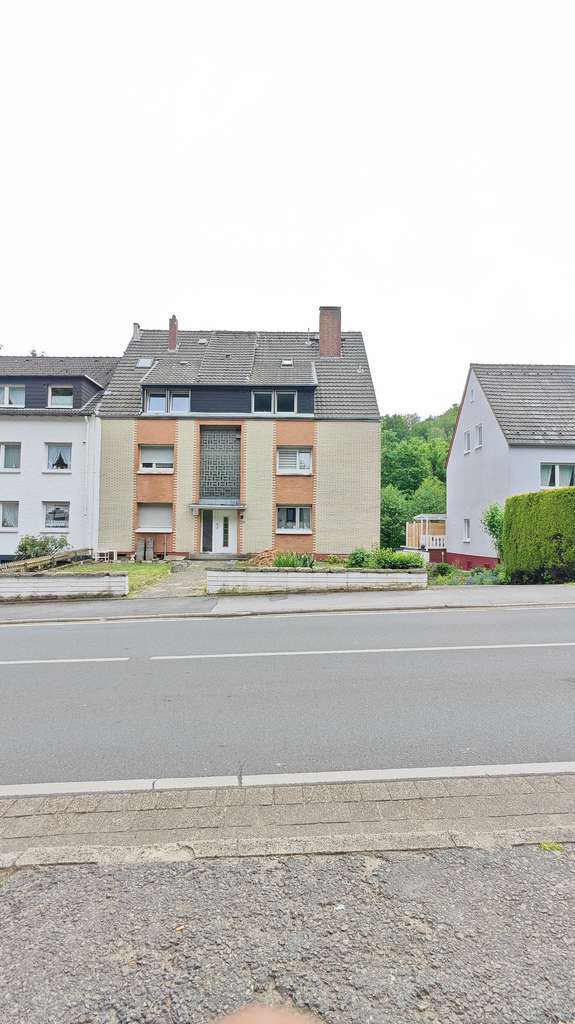 Immobilie in Ennepetal - Mehrfamilienhaus mit 7 Wohnungen + Eine Wohnung/Büro und Lager im UG + 7 Garagen in Ennepetal - Bild 0