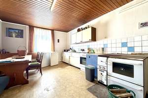 Großes Anwesen mit Wohnhaus, Scheunen und Stallungen auf 1.782 m² Grundstück – Die vollständige Adresse der Immobilie erhältst du vom Anbieter., 95488 Eckersdorf – Vorschaubild 4