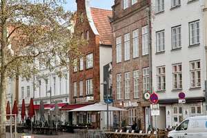 Altstadtwohnung direkt an der Trave – Blick auf Salzspeicher und Holstentor-Türme, 89 m², bezugsfrei – An der Obertrave 12, 23552 Innenstadt, Lübeck – Vorschaubild 19