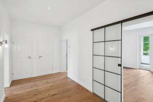 Großzügiges Wohnen. 
Mit Liebe zum Detail kernsanierte 2.5-Zimmer-Wohnung mit großer Loggia in bege – Die vollständige Adresse der Immobilie erhältst du vom Anbieter., 40211 Pempelfort, Düsseldorf – Vorschaubild 2