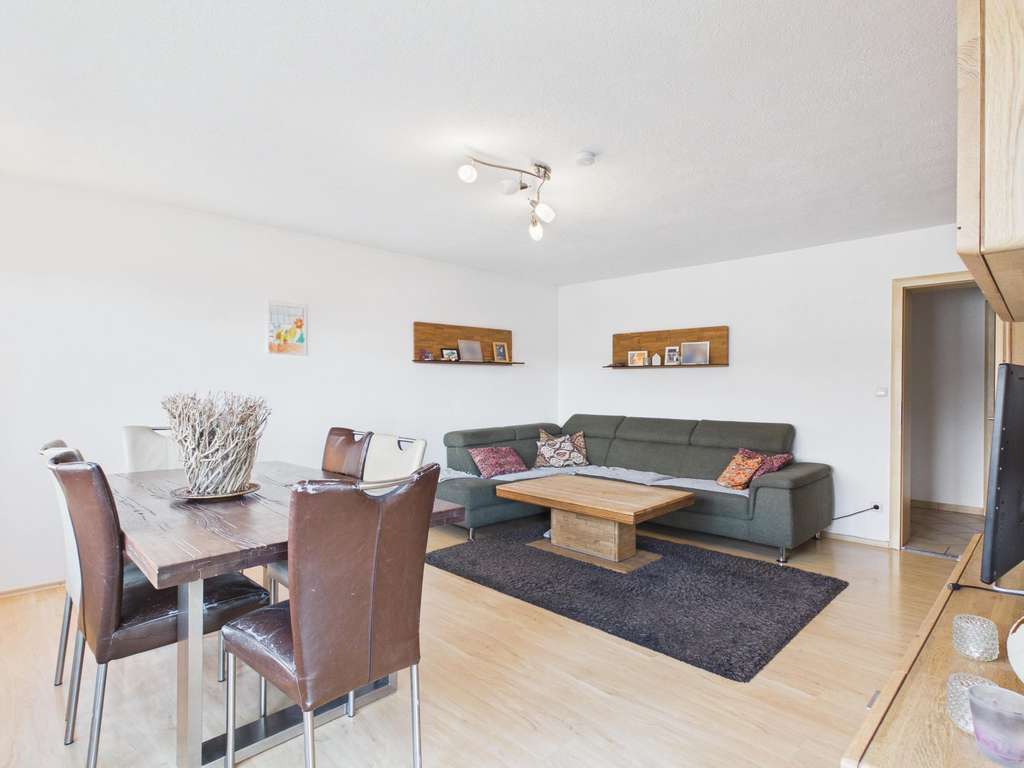 Immobilie in Sankt Wolfgang - Gepflegte 4-Zimmer-Wohnung mit Balkon, eigenem Garten - Bild 0