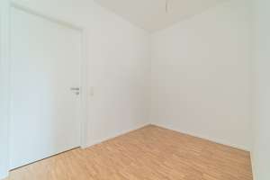 3 Zimmer Wohnung mit Erker und Balkon sowie mit Einbauküche – Schlossallee 9, 13156 Niederschönhausen, Berlin – Vorschaubild 11