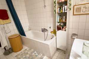 Praktisch geschnittene 2-Zimmer-Wohnung mit Badewanne und großzügigem Wohnbereich – Regensburg – Vorschaubild 4