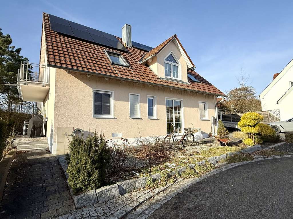 Immobilie in Wertingen - Ab ins Familienglück! Hochwertiges Einfamilienhaus in Traumlage von Wertingen! - Bild 1