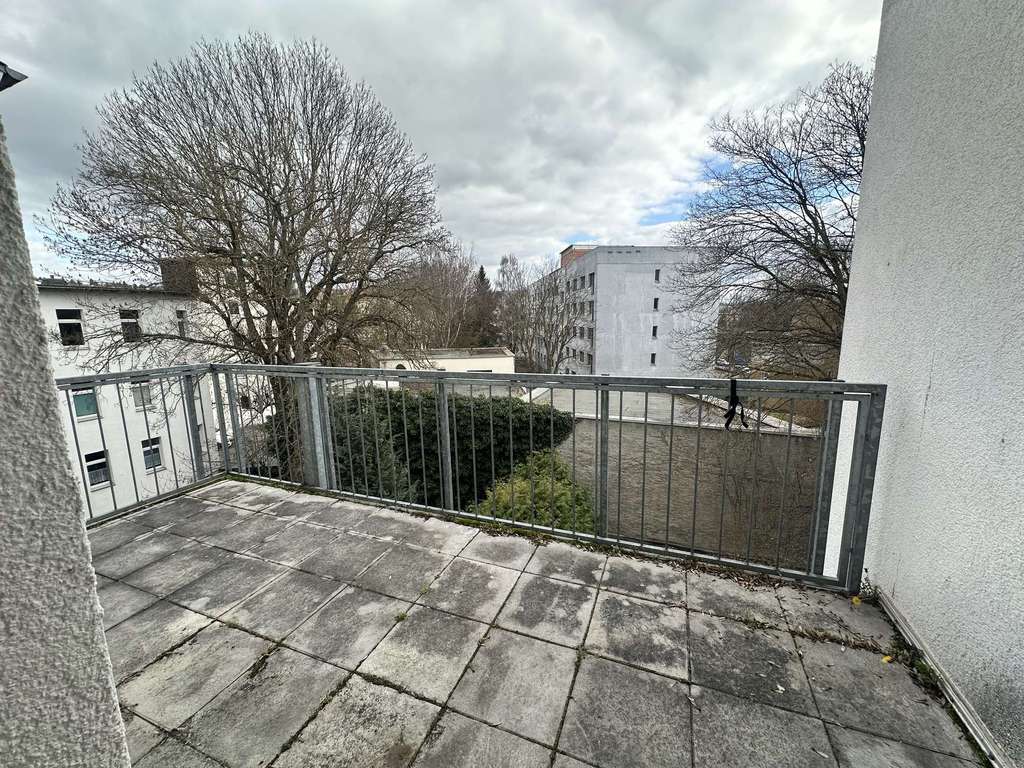 Immobilie in Gera - Solide Kapitalanlage - 2 Zimmer Wohnung mit großen Südbalkon in Gera Stadtmitte - Bild 3