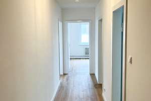 Erstbezug nach Renovierung! Helle 2-Zimmer Wohnung! Balkon! Keller! Stellplatz! – Brunhildenstraße 29, 65189 Südost, Wiesbaden – Vorschaubild 2