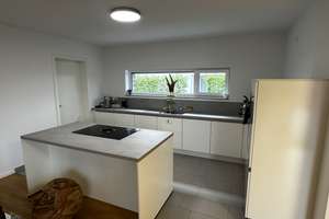 Elegantes Bungalow mit 3,5 Zimmern und Stellplatz in Köln-Widdersdorf – Die vollständige Adresse der Immobilie erhältst du vom Anbieter., 50859 Widdersdorf, Köln – Vorschaubild 3