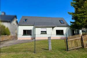 Freistehendes Einfamilienhaus mit Gestaltungspotenzial in zentraler und ruhiger Lage von Rodewisch – Die vollständige Adresse der Immobilie erhältst du vom Anbieter., 8228 Rodewisch – Vorschaubild 3