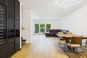 Exklusives Reihenhaus mit 6 Zimmern, Wintergarten, 2 Gartenbereichen und Balkon in München-Trudering – 81827 Waldtrudering, München – Vorschaubild 11