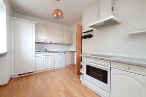 Balkon, TG-Stellplatz, Aufzug - Helle 3-Zimmer-Maisonette Baujahr 98 mit Tageslichtbad und Parkett! – Bärengasse a.A., 7747 Lobeda-Altstadt, Jena – Vorschaubild 9