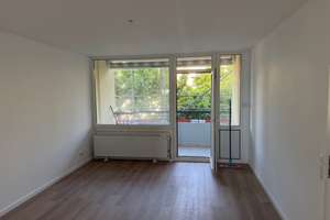 Frisch sanierte 3-Zimmer-Wohnung mit Balkon, EBK & Stellplatz in ruhiger Lage in Köln-Zündorf – Lilienweg 10, 51143 Zündorf, Köln – Vorschaubild 3