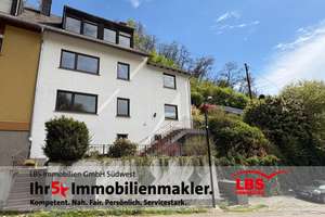 gepflegtes 1-2 Familienhaus in naturnaher 
Stadtrandlage mit über 2000 m² Grundstück