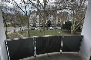 Helle 2-Zimmer-Wohnung mit Balkon und Tageslichtbad in begehrter Lage – Die vollständige Adresse der Immobilie erhältst du vom Anbieter., 60385 Ostend, Frankfurt am Main – Vorschaubild 1