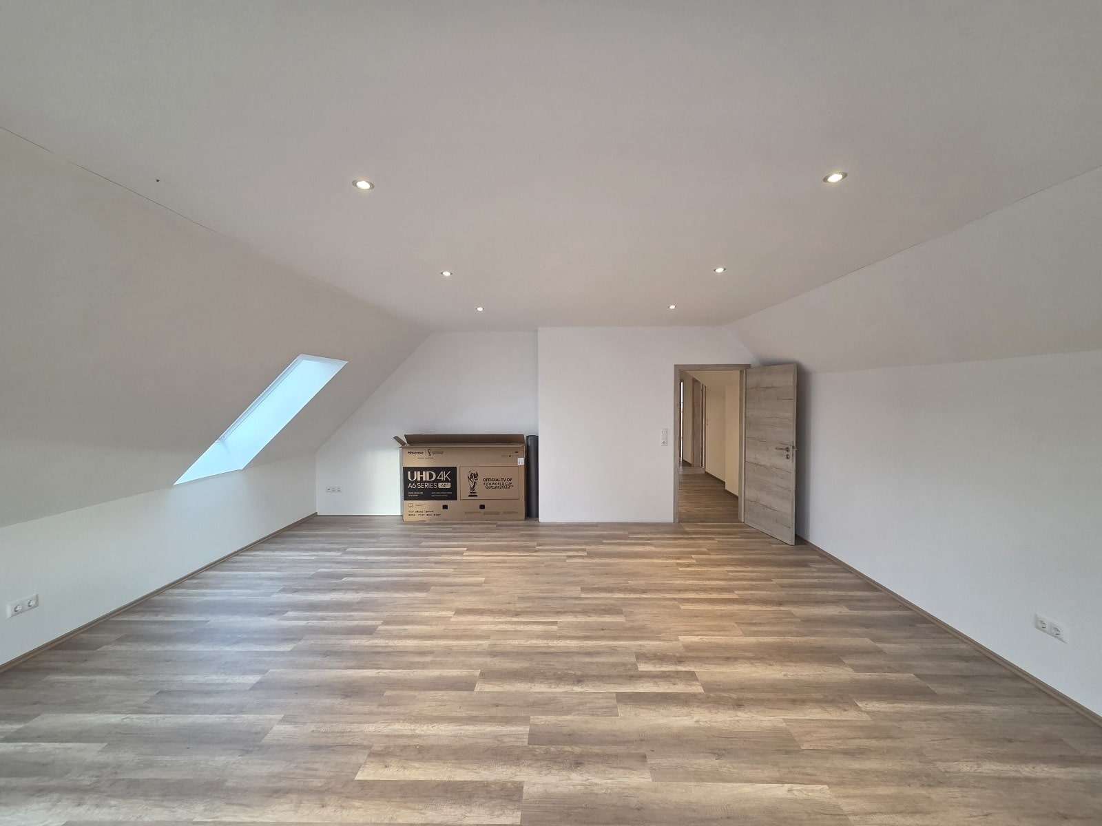 Immobilie in Rauhenebrach - Junges und großes EFH in ruhiger, sonniger Siedlungslage (Wfl. 220 m² / Grund 949 m²) mit Doppelg - Bild 0