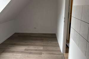 Moderne 2-Zimmer-Dachgeschosswohnung in Wuppertal ***WBS notwendig!*** – Dammstraße 1, 42117 Elberfeld West, Wuppertal – Vorschaubild 3