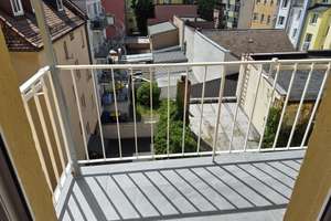 Neu renovierte DG-Wohnung mit Einbauküche – Peter-Henlein-Str. 32, 90443 Steinbühl, Nürnberg – Vorschaubild 2