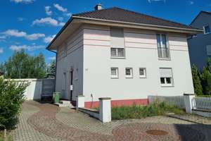 Einfamilienhaus mit Toskana-Flair, Photovoltaik, Sauna & großem Garten in Hallstadt