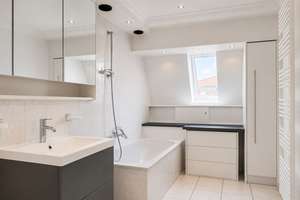 Großzügige Dachgeschosswohnung mit Loggia und Aufzug – 60435 Eckenheim, Frankfurt am Main – Vorschaubild 7