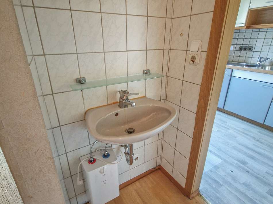 Waschbecken, separates WC