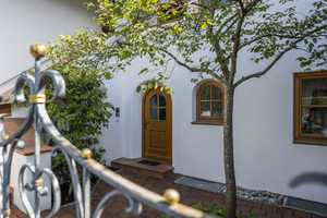 Das Landhaus für die Familie! Rarität: Zweifamilienvilla mit zus. Appartement, Kachelofen & Wellness – Garmisch-Partenkirchen (Kreis) – Vorschaubild 5