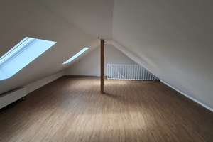 komplett renovierte Dachgeschosswohnung mit Einbauküche im Zentrum – Schmidtstedter Ufer 16, 99084 Altstadt, Erfurt – Vorschaubild 10