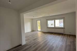 Komplett saniertes Reihenendhaus mit schöner Terrasse – Waldstr. 2, 54518 Binsfeld – Vorschaubild 1