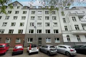 Großzügig geschnittene und leerstehende 3-Zimmer-Dachgeschosswohnung in urbaner Bilker Wohnlage! – Die vollständige Adresse der Immobilie erhältst du vom Anbieter., 40223 Bilk, Düsseldorf – Vorschaubild 2