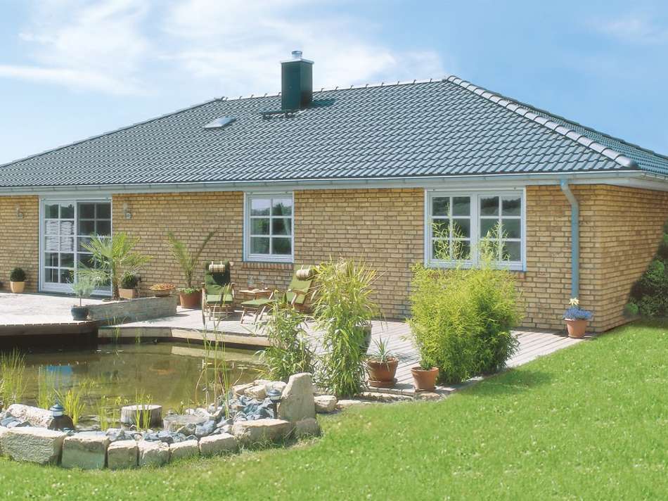 Ansicht mit Teich