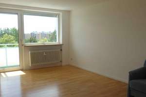Geschmackvolle 3-Raum-Wohnung mit Balkon und EBK in München Perlach – Kar-Marx-Ring 94, 81735 Neuperlach, München – Vorschaubild 5