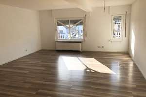 NUR mit Wohnberechtigungsschein - Schöne 3 Zimmerwohnung auf 2 Ebenen im Zentrum von Hamm/Sieg – Die vollständige Adresse der Immobilie erhältst du vom Anbieter., 57577 Hamm (Sieg) – Vorschaubild 3