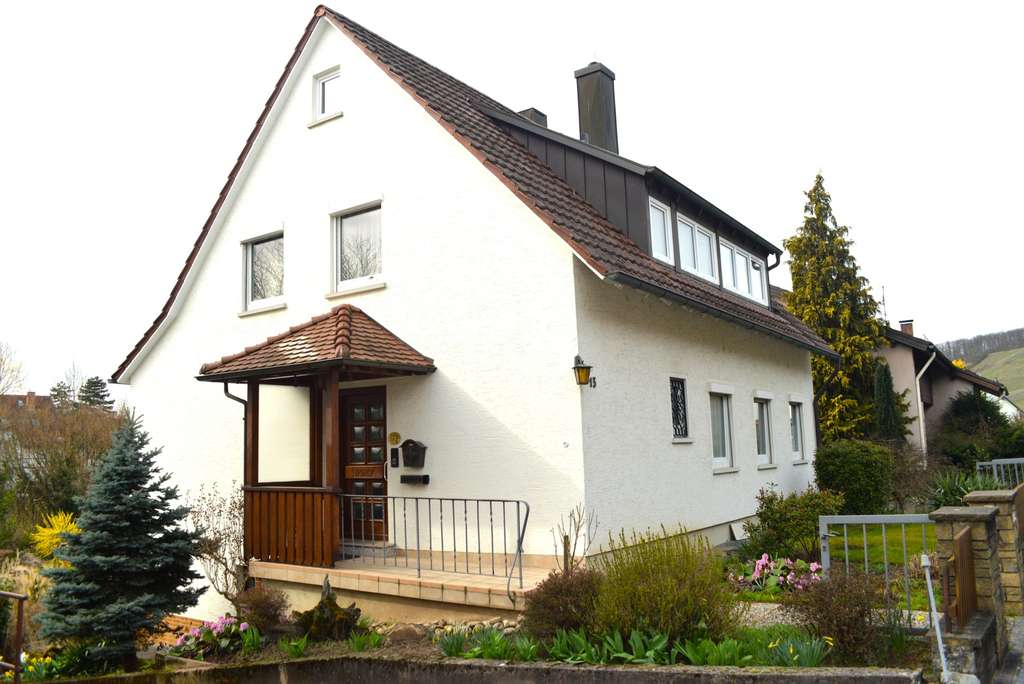 Immobilie in Eberstadt - 1-Fam.-Wohnhaus mit ELW und 3 Garagen in bevorzugter Wohnlage! - Bild 0