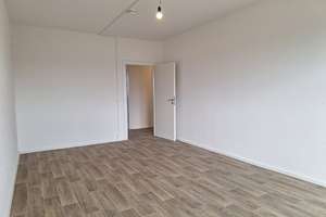 Ab 15.05.2026*Frisch renovierte 5 Zimmer-Wohnung im Hochparterre, 2 Bäder und Balkon! – Ringstraße 133, 4209 Grünau-Mitte, Leipzig – Vorschaubild 2