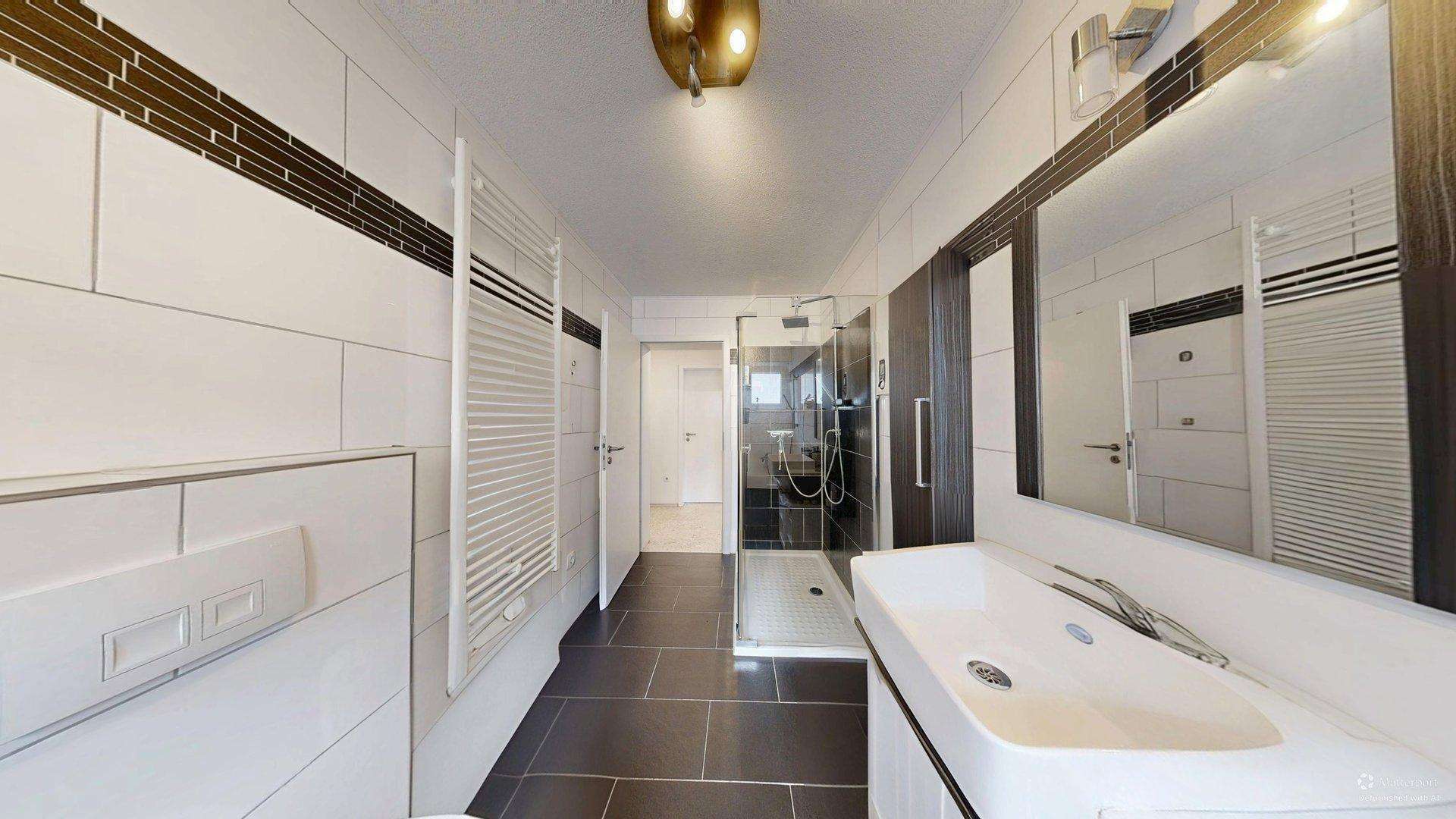 Immobilie in Steinwenden - Freistehendes Zweifamilienhaus mit großzügigem Platzangebot - Bild 4