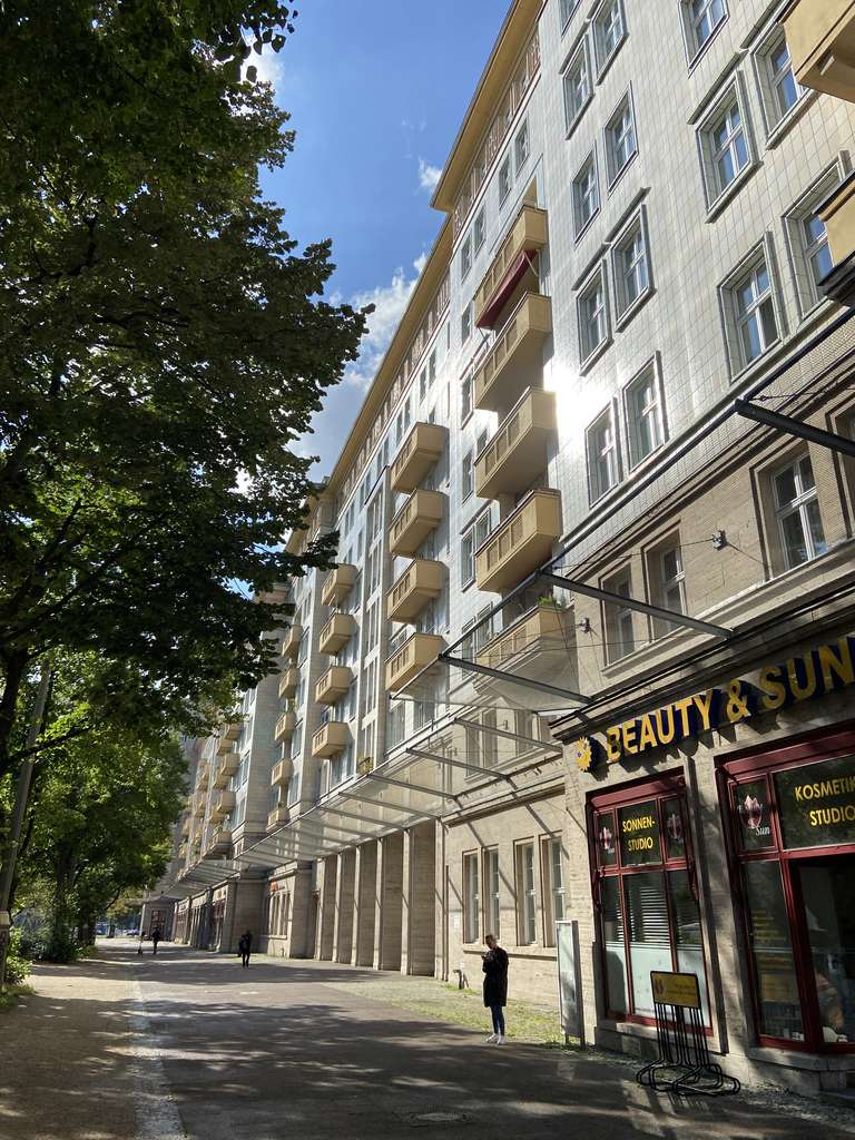 Stilvolle Wohnung im Denkmalensemble Karl-Marx-Allee – 7. Etage mit Aussicht