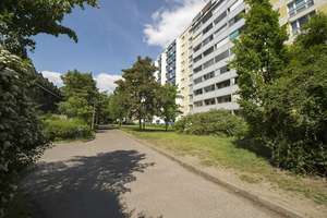 Familienfreundliche Wohnanlage nah am Wald! – Salvador-Allende-Straße 65, 12559 Köpenick, Berlin – Vorschaubild 3