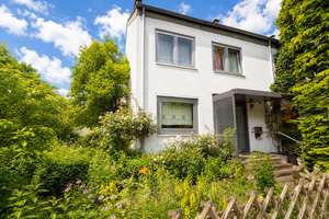 Charmantes Reihenendhaus mit Südwestgarten, ausgebautem Dachgeschoss und Garage – großzügiges Wohnen – Die vollständige Adresse der Immobilie erhältst du vom Anbieter., 30629 Misburg-Nord, Hannover – Vorschaubild 2