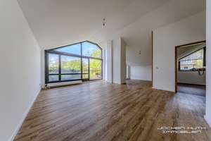 Toelleturm - Herzstück: Frisch modernisierte 3 Zi.-DG - WHG mit 1-2 TG-Stellplatz bei Bedarf