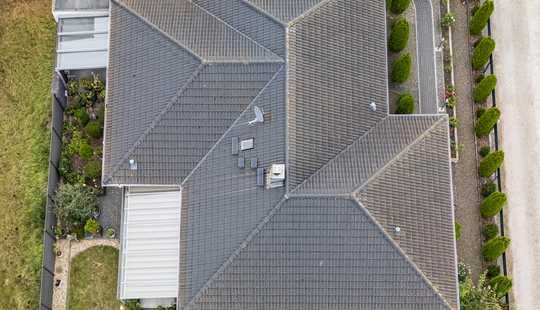 Bild von Modern, energieeffizient & provisionsfrei: Stilvoller Bungalow mit Luxusausstattung