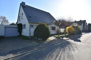 Familienglück in NE-Hoisten! Freistehendes EFH mit Garage und schönem Grundstück – Die vollständige Adresse der Immobilie erhältst du vom Anbieter., 41469 Hoisten, Neuss – Vorschaubild 1